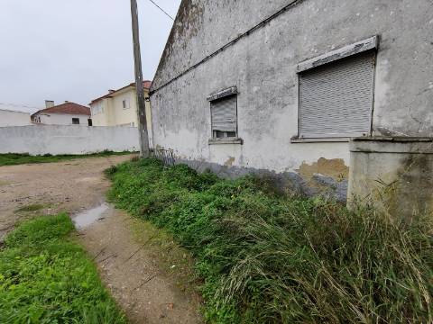 Terreno para construção de prédio em Pinheiro de Loures