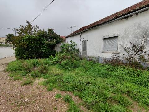 Terreno para construção de prédio em Pinheiro de Loures