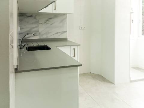 Apartamento T1 Remodelado no Centro de Lisboa para Investimento.