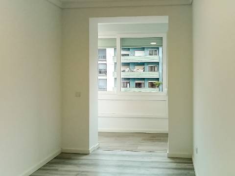 Apartamento T1 Remodelado no Centro de Lisboa para Investimento.