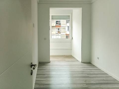 Apartamento T1 Remodelado no Centro de Lisboa para Investimento.