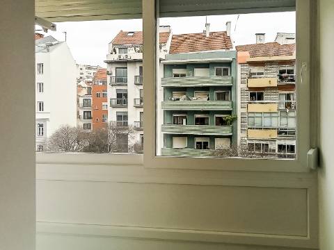 Apartamento T1 Remodelado no Centro de Lisboa para Investimento.