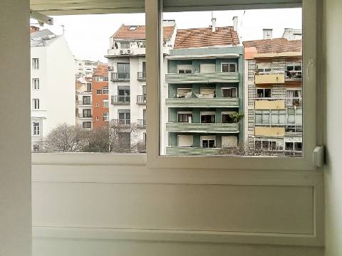 Apartamento T1 Remodelado no Centro de Lisboa para Investimento.