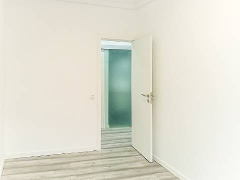 Apartamento T1 Remodelado no Centro de Lisboa para Investimento.