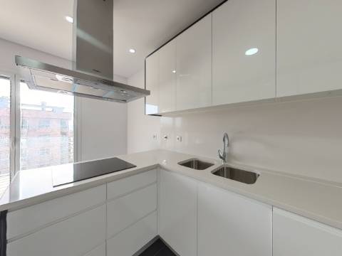 Amplo Apartamento T3 na Urbanização Colinas do Cruzeiro, Odivelas.