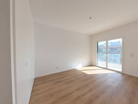 Amplo Apartamento T3 na Urbanização Colinas do Cruzeiro, Odivelas.