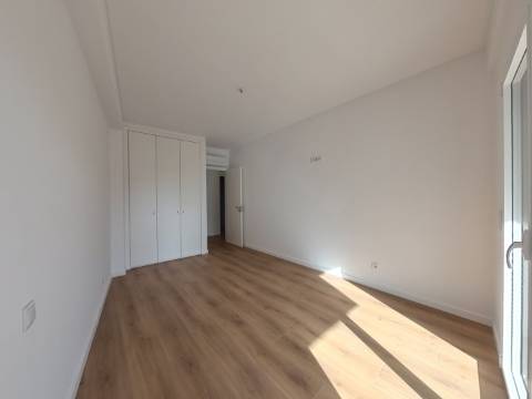 Amplo Apartamento T3 na Urbanização Colinas do Cruzeiro, Odivelas.