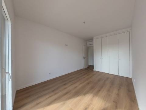 Amplo Apartamento T3 na Urbanização Colinas do Cruzeiro, Odivelas.