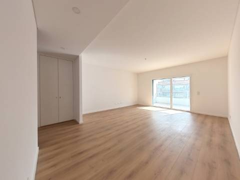 Amplo Apartamento T3 na Urbanização Colinas do Cruzeiro, Odivelas.