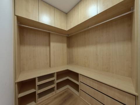 Amplo Apartamento T3 na Urbanização Colinas do Cruzeiro, Odivelas.