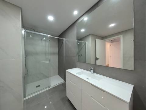 Amplo Apartamento T3 na Urbanização Colinas do Cruzeiro, Odivelas.