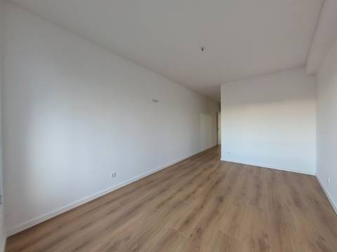 Amplo Apartamento T3 na Urbanização Colinas do Cruzeiro, Odivelas.