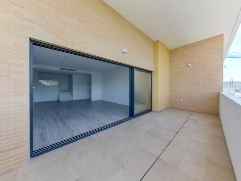 Penthouse T3 com Piscina Privada Aquecida, Terraço e Box | Urbanização do Infantado, Loures