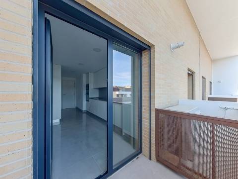 Penthouse T3 com Piscina Privada Aquecida, Terraço e Box | Urbanização do Infantado, Loures