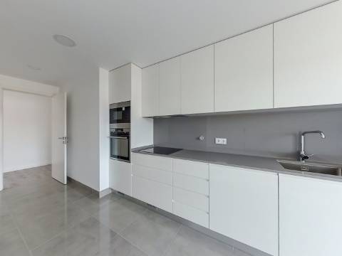 Penthouse T3 com Piscina Privada Aquecida, Terraço e Box | Urbanização do Infantado, Loures