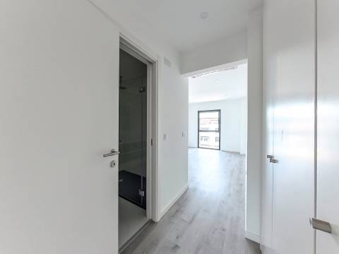 Penthouse T3 com Piscina Privada Aquecida, Terraço e Box | Urbanização do Infantado, Loures