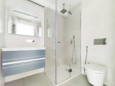 Penthouse T3 com Piscina Privada Aquecida, Terraço e Box | Urbanização do Infantado, Loures