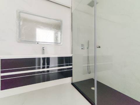 Penthouse T3 com Piscina Privada Aquecida, Terraço e Box | Urbanização do Infantado, Loures