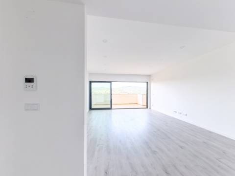 Penthouse T3 com Piscina Privada Aquecida, Terraço e Box | Urbanização do Infantado, Loures
