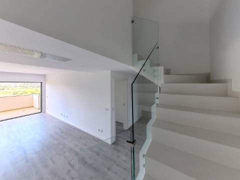 Penthouse T3 com Piscina Privada Aquecida, Terraço e Box | Urbanização do Infantado, Loures
