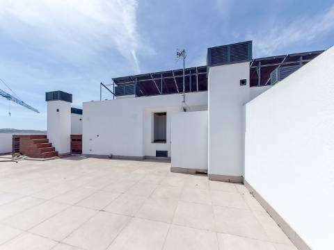 Penthouse T3 com Piscina Privada Aquecida, Terraço e Box | Urbanização do Infantado, Loures