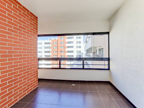 Apartamento T2 Mobilado nas Colinas do Cruzeiro | Odivelas