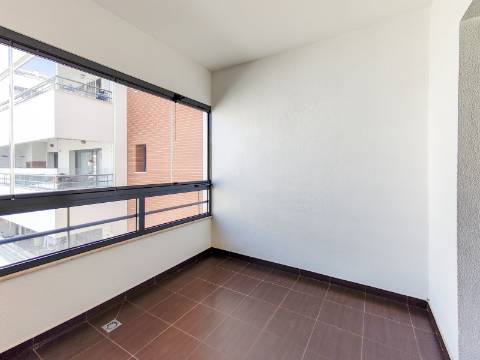 Apartamento T2 Mobilado nas Colinas do Cruzeiro | Odivelas