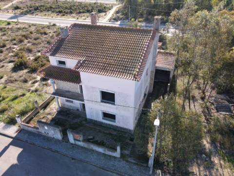 Moradia T5 Inacabada na Quinta da Torre, Marquesa I e III, Quinta do Anjo, Palmela.