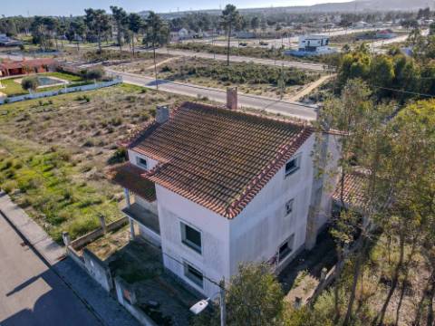 Moradia T5 Inacabada na Quinta da Torre, Marquesa I e III, Quinta do Anjo, Palmela.