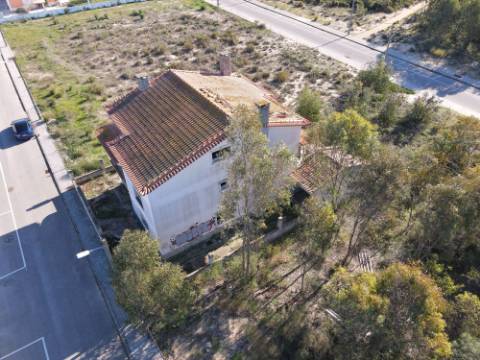 Moradia T5 Inacabada na Quinta da Torre, Marquesa I e III, Quinta do Anjo, Palmela.