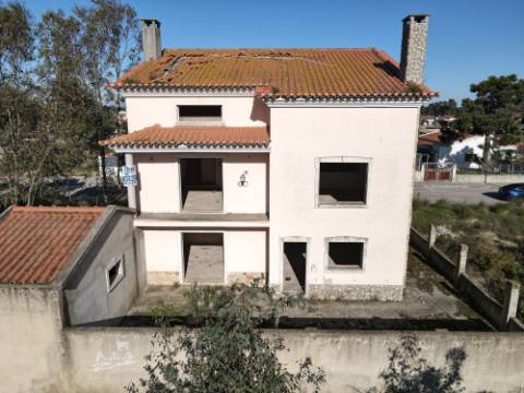 Moradia T5 Inacabada na Quinta da Torre, Marquesa I e III, Quinta do Anjo, Palmela.