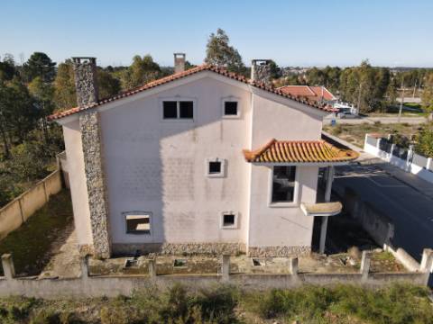 Moradia T5 Inacabada na Quinta da Torre, Marquesa I e III, Quinta do Anjo, Palmela.