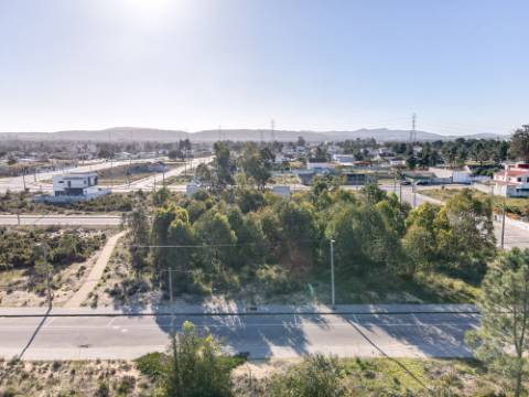 Moradia T5 Inacabada na Quinta da Torre, Marquesa I e III, Quinta do Anjo, Palmela.