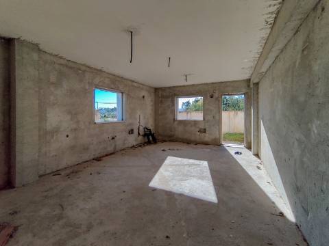 Moradia T5 Inacabada na Quinta da Torre, Marquesa I e III, Quinta do Anjo, Palmela.