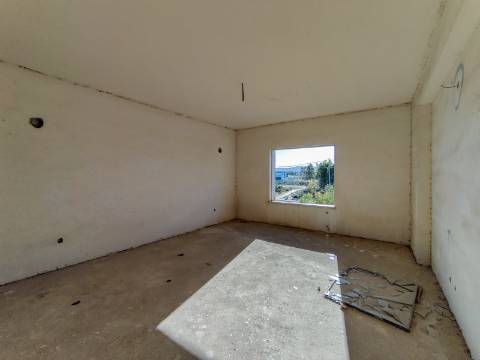 Moradia T5 Inacabada na Quinta da Torre, Marquesa I e III, Quinta do Anjo, Palmela.