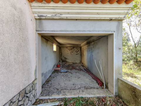 Moradia T5 Inacabada na Quinta da Torre, Marquesa I e III, Quinta do Anjo, Palmela.