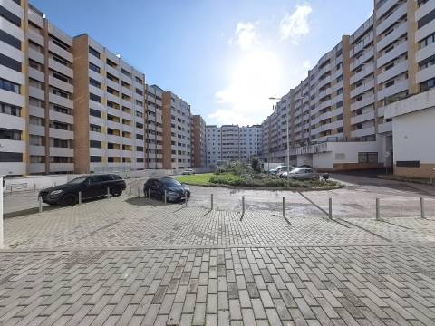 Apartamento T2 novo para arrendamento no Infantado, em Loures.