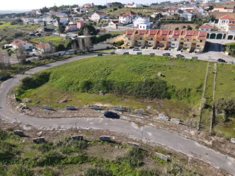 Terreno urbano para construção de moradia em banda com 240,24m2 na Lourinhã - MIRAGAIA E MARTELEIRA