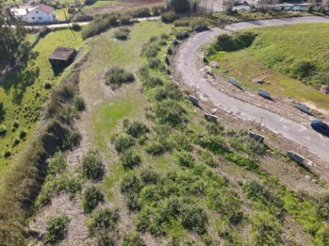 Terreno urbano para construção de moradia em banda com 240,24m2 na Lourinhã - MIRAGAIA E MARTELEIRA