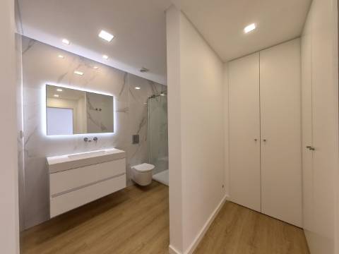 Moradia com piscina, elevador e jardim na Mealhada, Loures.