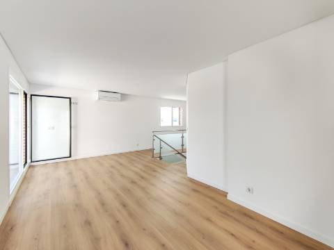 Apartmento Penthouse T3+1 nas Colinas do Cruzeiro