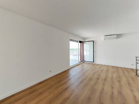 Apartmento Penthouse T3+1 nas Colinas do Cruzeiro