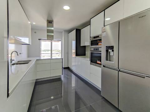 Apartmento Penthouse T3+1 nas Colinas do Cruzeiro