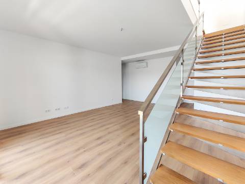 Penthouse T3 Duplex com Terraço e Box | Colinas do Cruzeiro, Odivelas