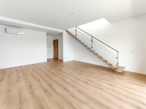 Penthouse T3 Duplex com Terraço e Box | Colinas do Cruzeiro, Odivelas