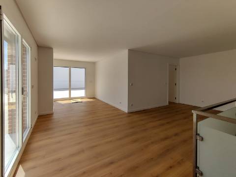 Penthouse T3 Duplex com Terraço e Box | Colinas do Cruzeiro, Odivelas