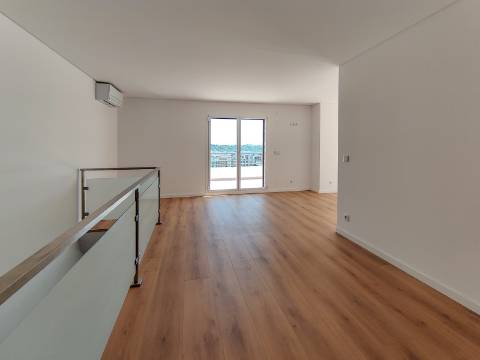 Penthouse T3 Duplex com Terraço e Box | Colinas do Cruzeiro, Odivelas