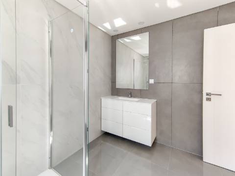 Penthouse T3 Duplex com Terraço e Box | Colinas do Cruzeiro, Odivelas