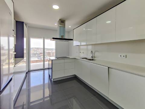 Penthouse T3 Duplex com Terraço e Box | Colinas do Cruzeiro, Odivelas