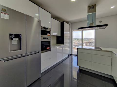 Penthouse T3 Duplex com Terraço e Box | Colinas do Cruzeiro, Odivelas